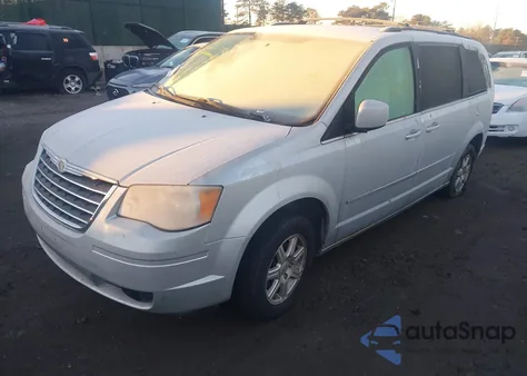 2010 Chrysler Town & Country Touring z USA, uszkodzony, nr VIN 2A4RR5D16AR109237